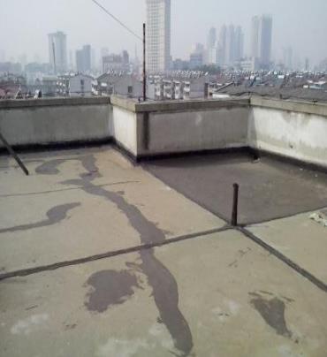 果洛漏水维修 楼顶漏水是什么原因，楼顶漏水维修方法是什么?